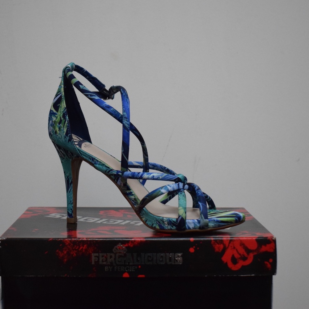 NEW!!! Navy Hannah Fergalicious heels